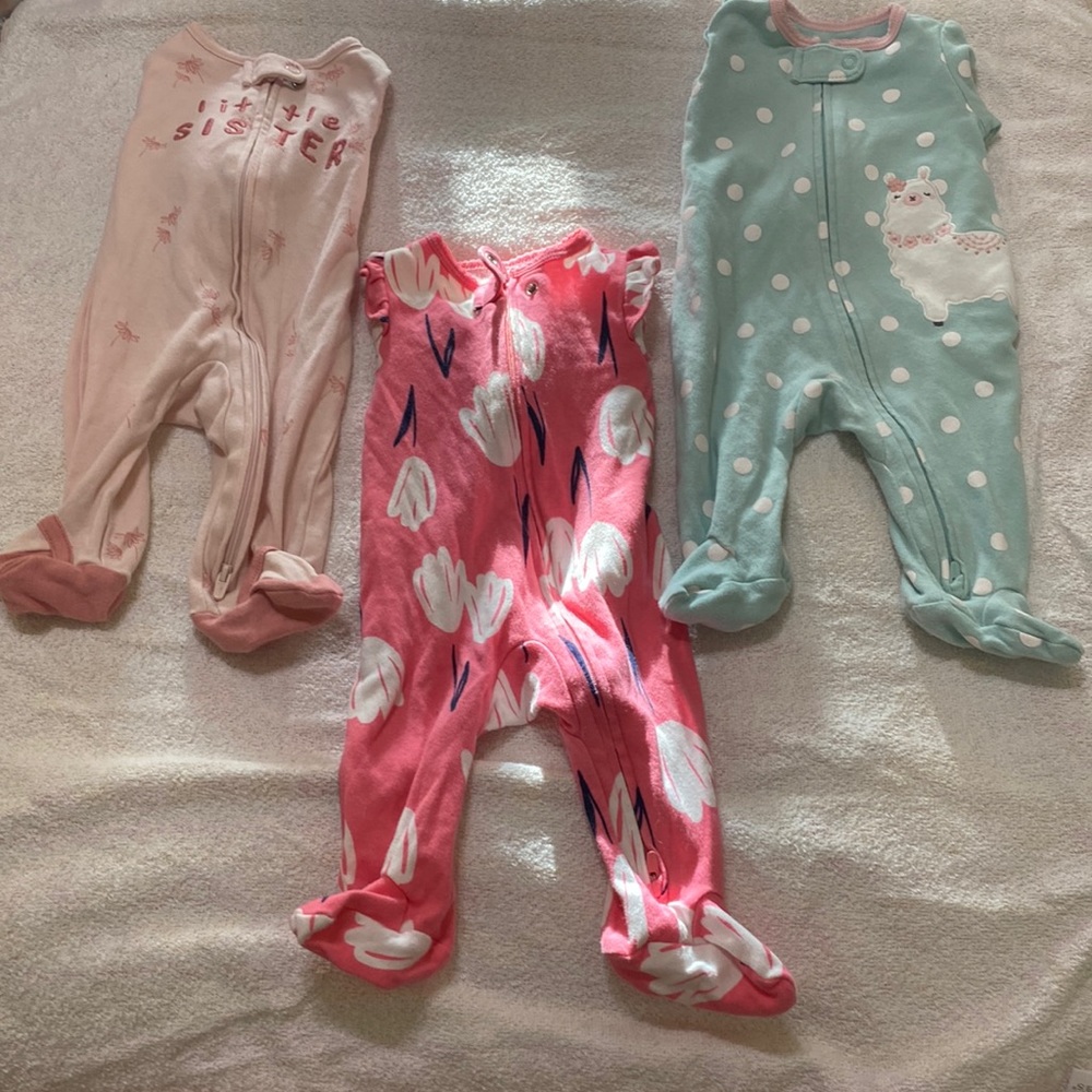 Set Of 3 Carter’s 3 Month Outfits.